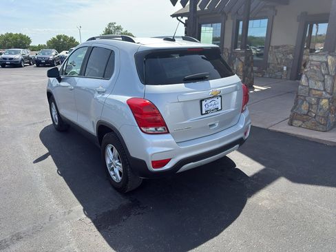 Used 2022 Chevrolet Trax LT w/ LT Convenience Package AWD/4WD image 8