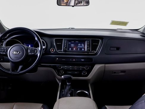 Used 2021 Kia Sedona EX image 11
