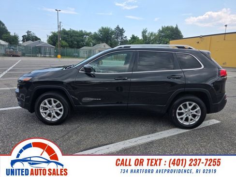 Used 2015 Jeep Cherokee Latitude w/ Cold Weather Group AWD/4WD image 2