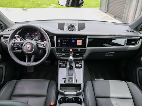 Certified 2026 Porsche Macan AWD/4WD image 9