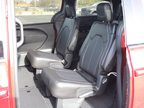 New 2026 Chrysler Pacifica Select image 21