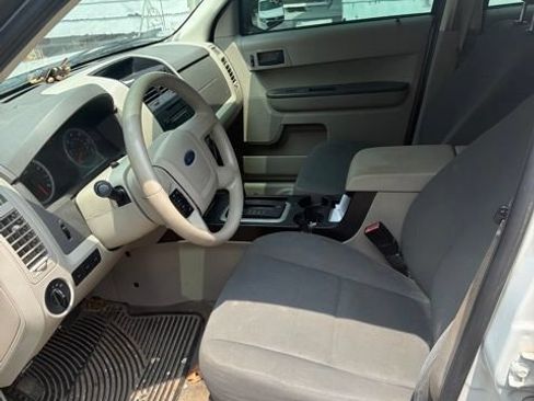 Used 2012 Ford Escape XLS AWD/4WD image 5