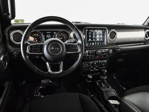 Used 2018 Jeep Wrangler Unlimited Sahara image 19