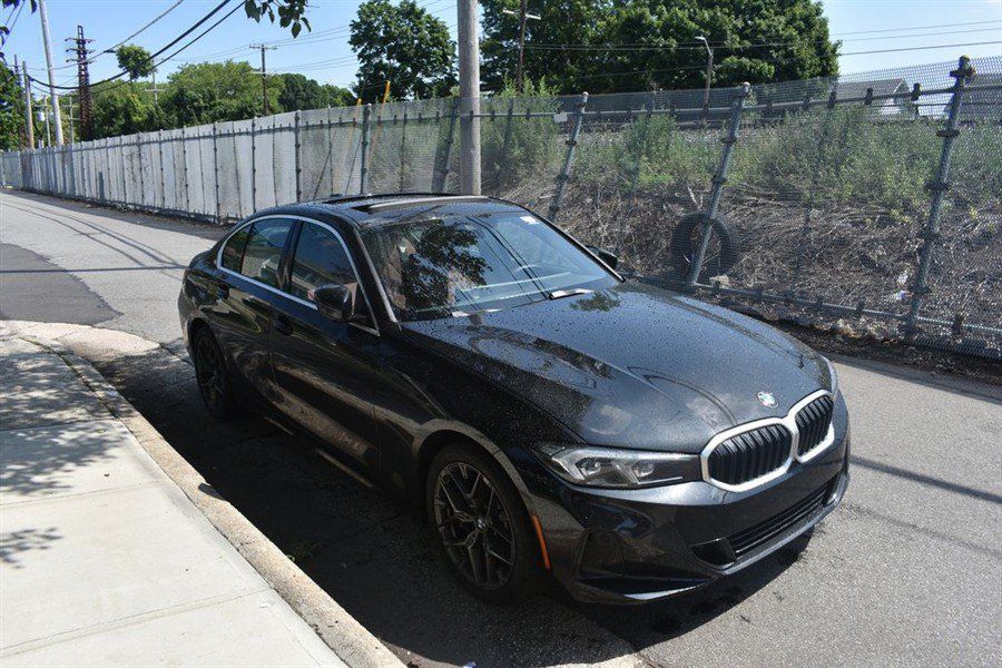 Used 2025 BMW 330i Sedan RWD image 4