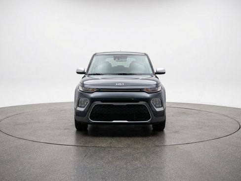Used 2025 Kia Soul LX w/ LX Technology Package FWD image 2
