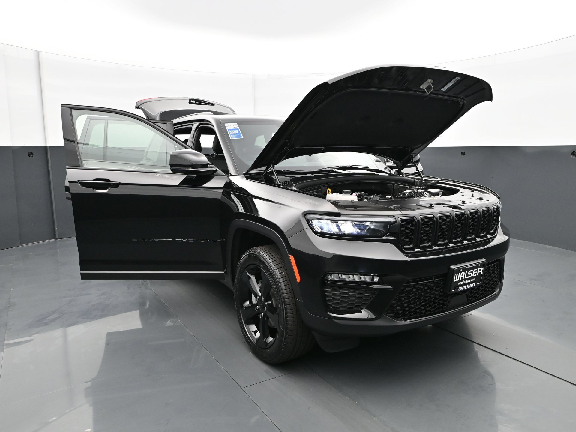 Used 2025 Jeep Grand Cherokee Limited w/ Black Appearance Package AWD/4WD image 41