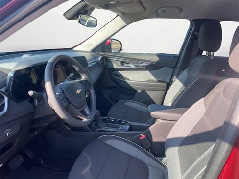 Used 2025 Chevrolet TrailBlazer LT image 9