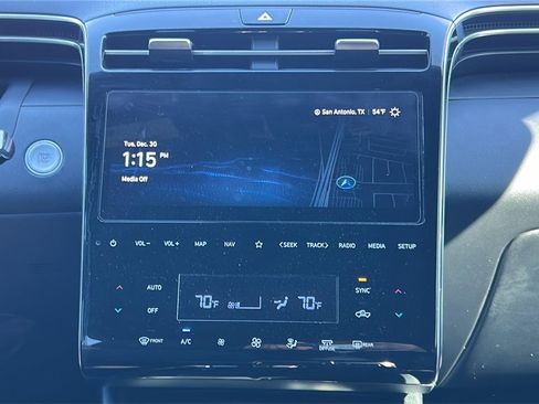 Used 2023 Hyundai Santa Cruz SEL Premium image 16