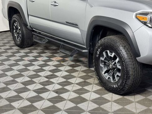 Used 2022 Toyota Tacoma TRD Off-Road AWD/4WD image 12