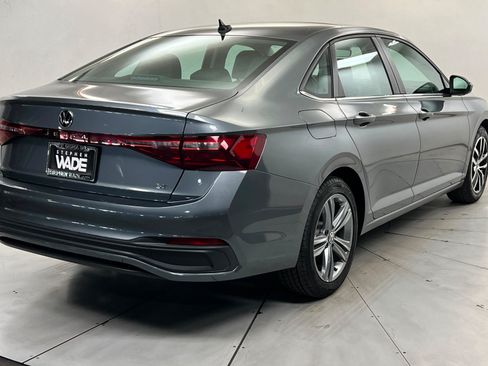 Used 2025 Volkswagen Jetta SE FWD image 6
