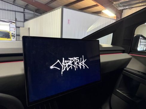 Used 2025 Tesla Cybertruck AWD Crew Cab image 15