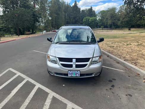 Used 2004 Dodge Grand Caravan SXT w/ Premium Group FWD image 9