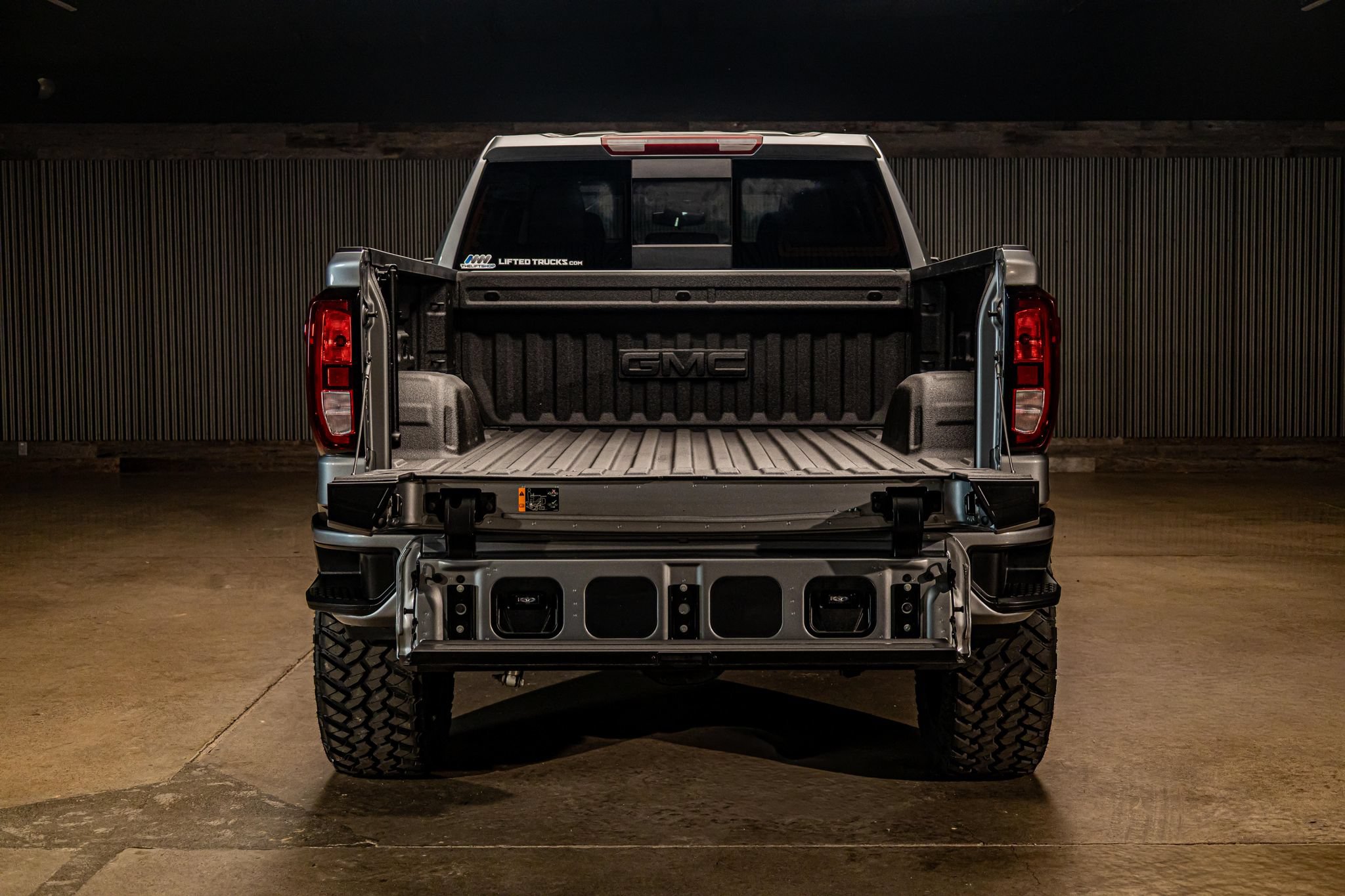 Used 2025 GMC Sierra 1500 Elevation w/ Elevation Premium Package AWD/4WD image 9
