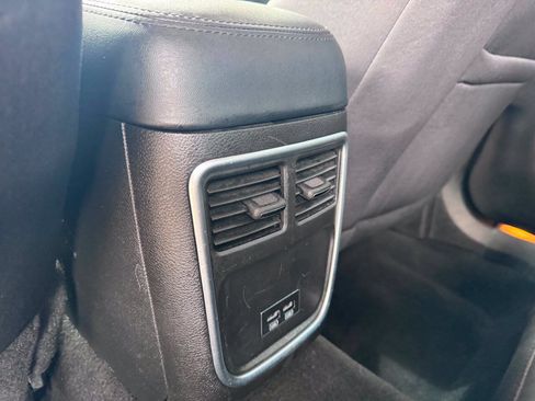 Used 2022 Chrysler 300 Touring w/ Sport Appearance Package RWD image 14