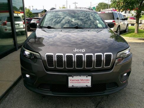 Used 2022 Jeep Cherokee Latitude Lux w/ Mopar Interior Package AWD/4WD image 3