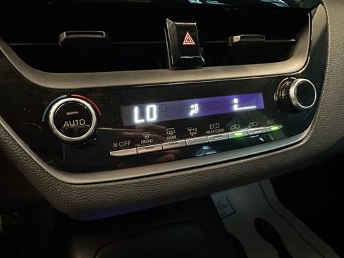 Used 2022 Toyota Corolla LE FWD image 14