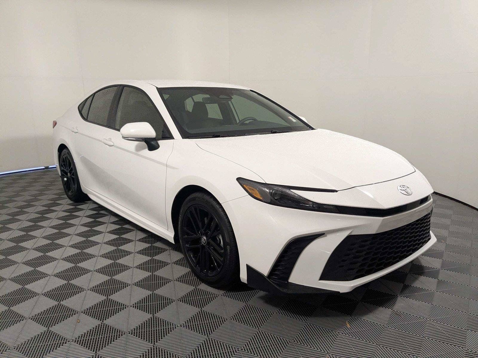 Used 2026 Toyota Camry SE w/ Convenience Package FWD image 3