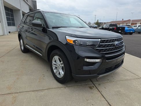 Used 2023 Ford Explorer XLT w/ Equipment Group 202A image 3
