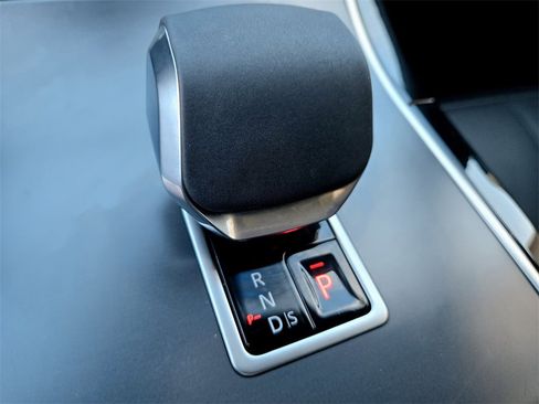 Used 2025 Land Rover Range Rover Velar Dynamic SE image 22