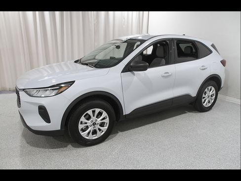 Used 2025 Ford Escape Active w/ Cold Weather Package AWD/4WD image 3