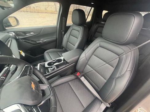 New 2026 Chevrolet Equinox LT w/ Convenience Package II FWD image 4