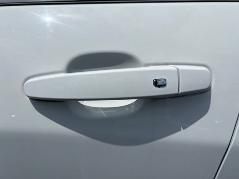 Used 2020 Chevrolet Equinox LT w/ Driver Convenience Package FWD image 25