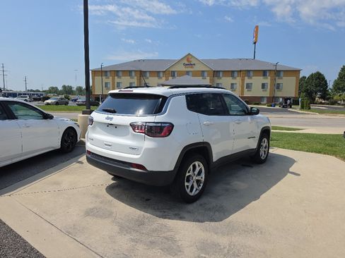 Used 2024 Jeep Compass Latitude AWD/4WD image 5