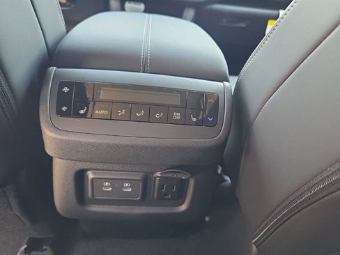 New 2026 Nissan Pathfinder Platinum AWD/4WD image 15