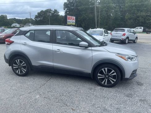 Used 2018 Nissan Kicks SV FWD image 7