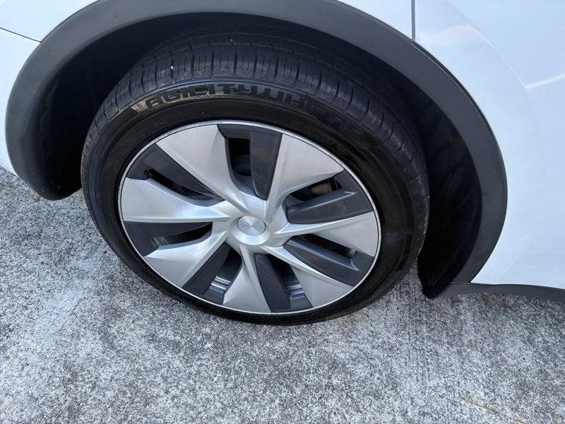 Used 2022 Tesla Model Y AWD image 31