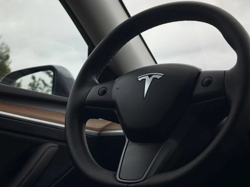 Used 2025 Tesla Model Y Long Range AWD/4WD image 27