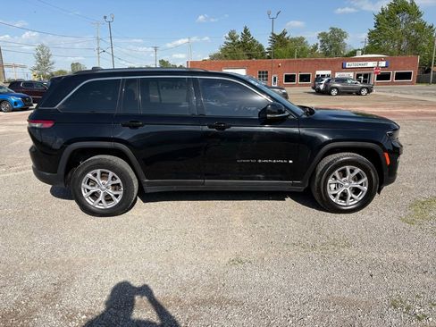 Used 2022 Jeep Grand Cherokee Limited AWD/4WD image 2