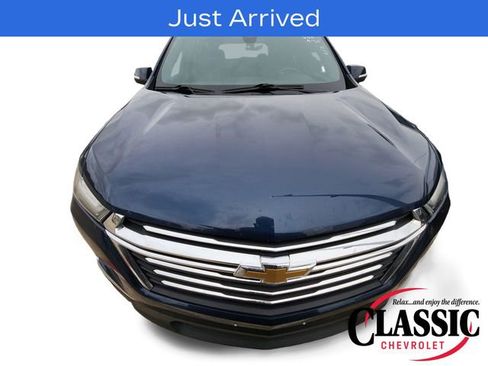 Used 2023 Chevrolet Traverse LT w/ LT Premium Package FWD image 3