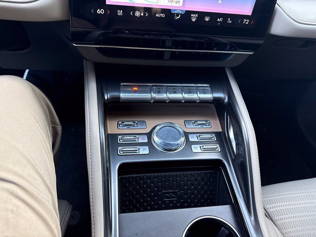 Used 2025 Lincoln Nautilus Reserve AWD/4WD image 22