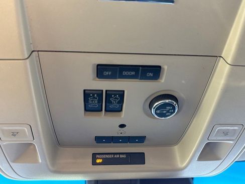 Used 2018 Chevrolet Suburban Premier image 31