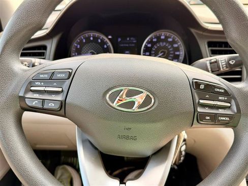 Used 2020 Hyundai Elantra SE FWD image 17