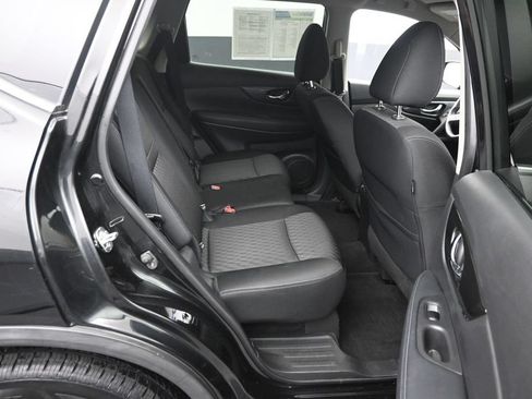 Used 2020 Nissan Rogue SV FWD image 10