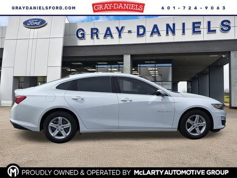 Used 2022 Chevrolet Malibu LS w/ Driver Confidence Package II FWD image 1