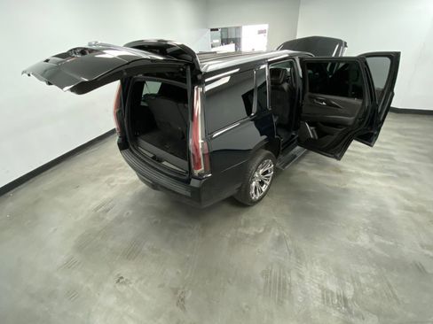 Used 2017 Cadillac Escalade Platinum AWD/4WD image 52