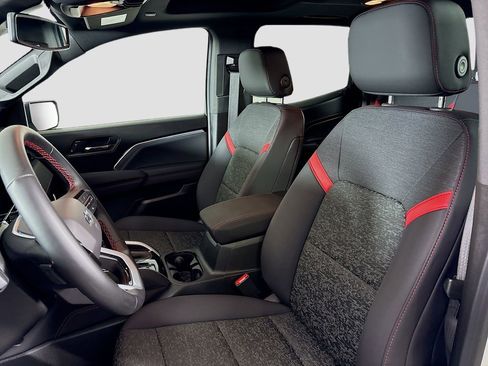 Used 2025 Chevrolet Colorado Z71 w/ Technology Package image 23