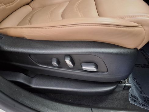 Used 2018 Cadillac XT5 Platinum w/ Driver Assist Package AWD/4WD image 11