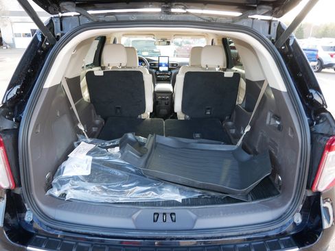 Used 2023 Ford Explorer Platinum w/ Technology Package AWD/4WD image 18