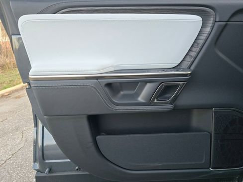 Used 2023 Rivian R1S Adventure image 20