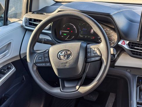 New 2026 Toyota Sienna LE FWD image 18