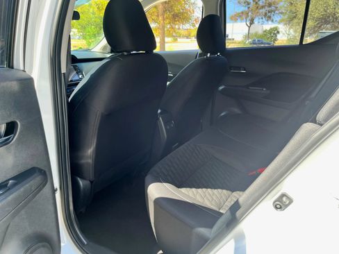 Used 2021 Nissan Kicks SV FWD image 32