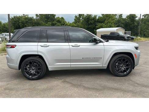 New 2026 Jeep Grand Cherokee Summit w/ Obsidian Package AWD/4WD image 7