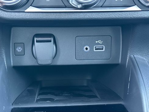 New 2025 Nissan Versa SV w/ Trunk Package image 32