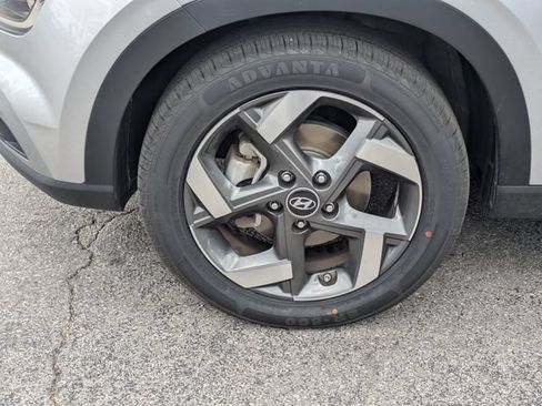 Used 2024 Hyundai Venue SEL FWD image 10