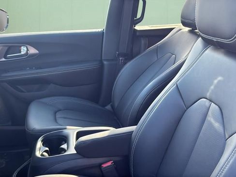 New 2026 Chrysler Pacifica Select FWD image 20