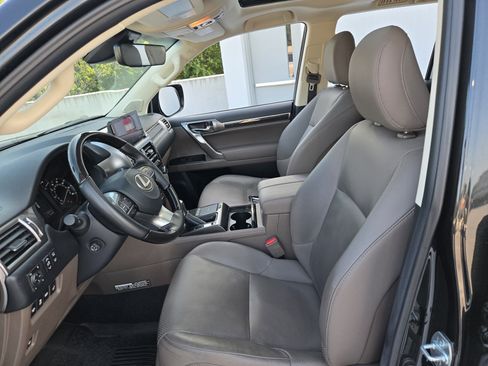 Used 2022 Lexus GX 460 Luxury w/ Accessory Package AWD/4WD image 13